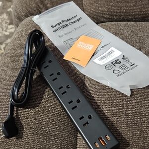❤️NWT Black Surge Protector with USB Charger